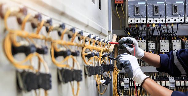 Professional Electrician technician working in Talahi Island, GA